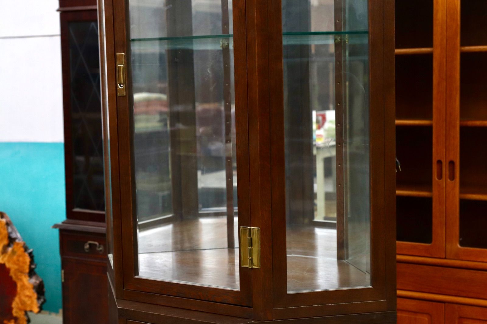 2025年の新作が登場。  GMIK524○domani | ドマーニ Morganton モーガントン コーナーキャビネット 飾り棚 カリモク最高峰 クラシック 定価約50万 自然