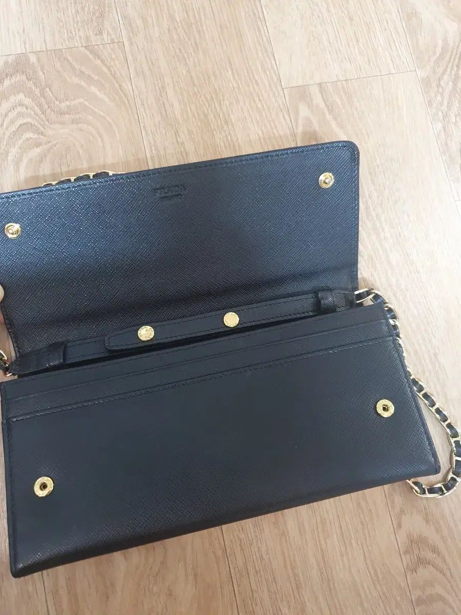 PRADA プラダ