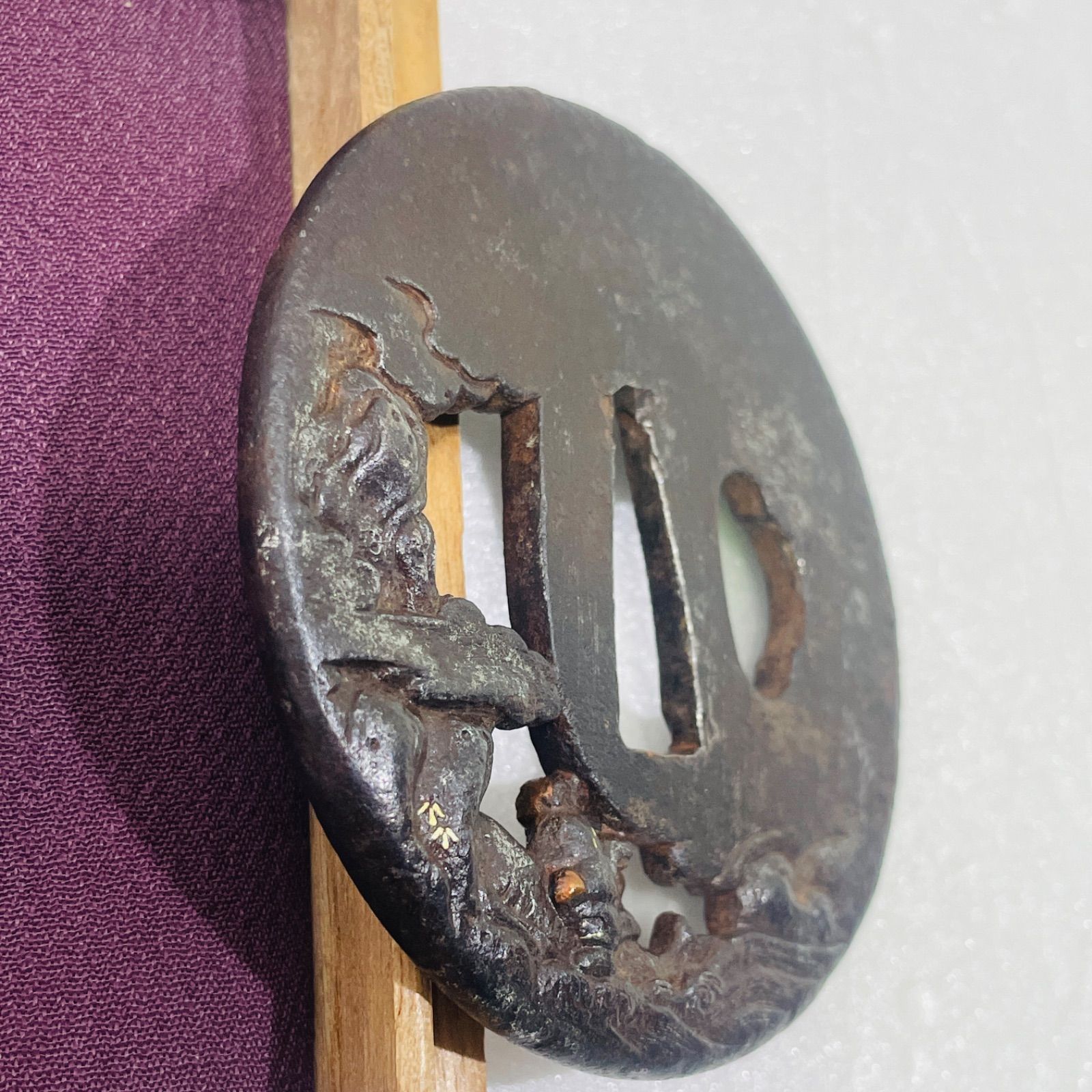 鉄製 鍔（つば） 装飾的な模様 鉄製 鍔（つば） 装飾的な模様 鉄製 鍔（つば） 装飾的な模様 刀装具