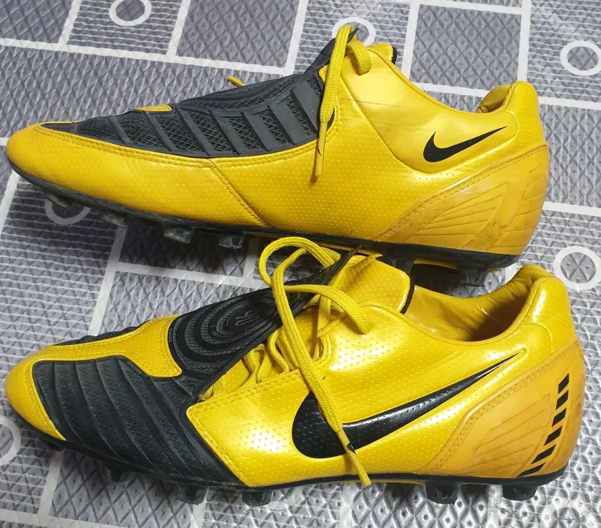 【雷市場（ポンジャン）商品韓国直送】NIKE(ナイキ) サッカーシューズ 270
