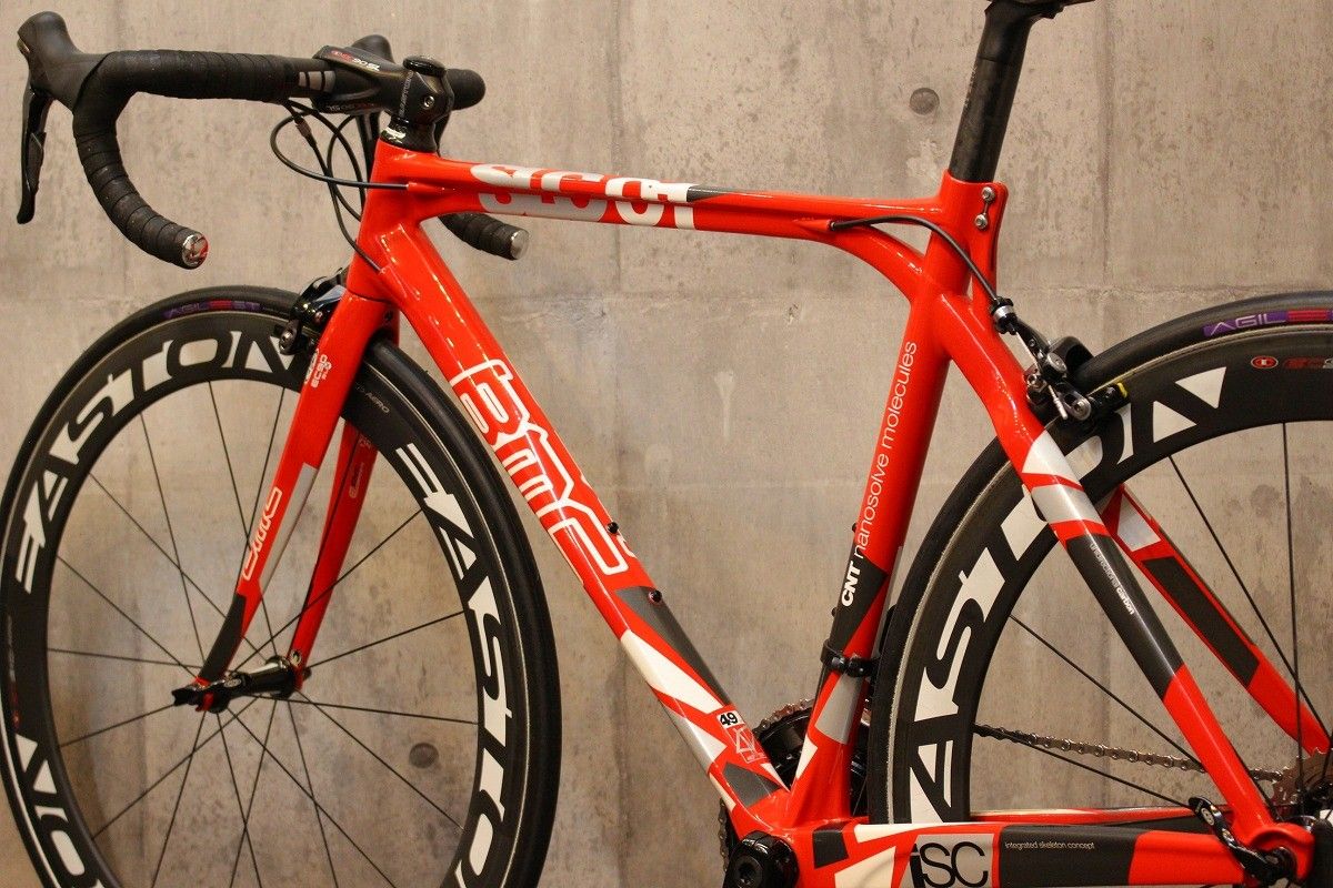 Specializedロードバイク ブラック/レッド　カーボン　105 注目のフルカーボンロードバイク 2024年モデルROUBAIX SL8が入荷