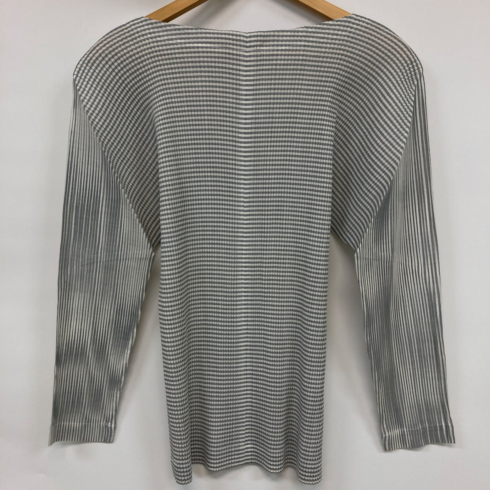 イッセイミヤケISSEY MIYAKE プリーツ半袖カットソー ライト