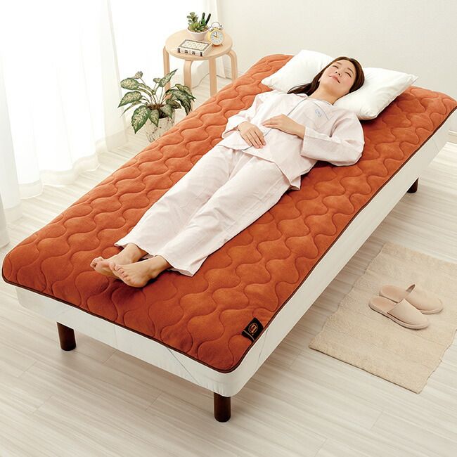 more hot 暖暖あったかロング節電マット(ずれにくい 敷き毛布 シングル ふわふわ フラット 冷え対策 冬 蓄熱 保温 寝具 敷きマット 無地 冬用 冬物 電気代 節約 省エネ 洗濯OK 洗濯可能 敷マット 敷毛布 もこもこ シングルサイズ 冬用毛布)