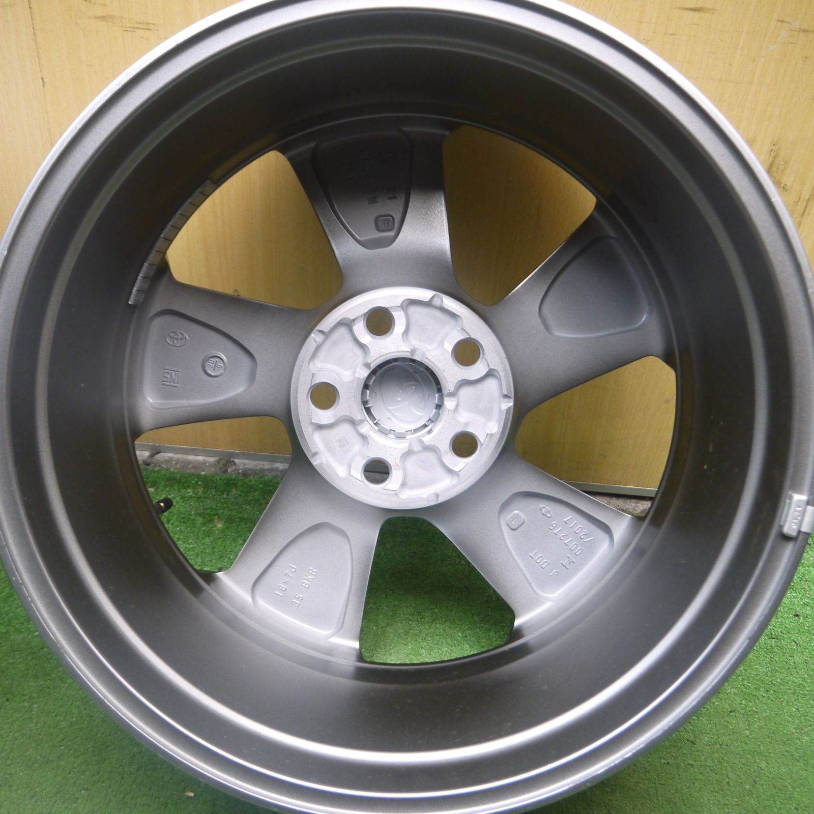 新車外し】TOYOTA RAV4 Gグレード 純正ホイール 18インチ 4本