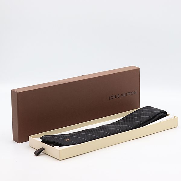 【超美品】箱付きLouis Vuitton ブラック ネクタイ 箱付 美品 ルイヴィトン ブラック シルク メンズネクタイ ファッション