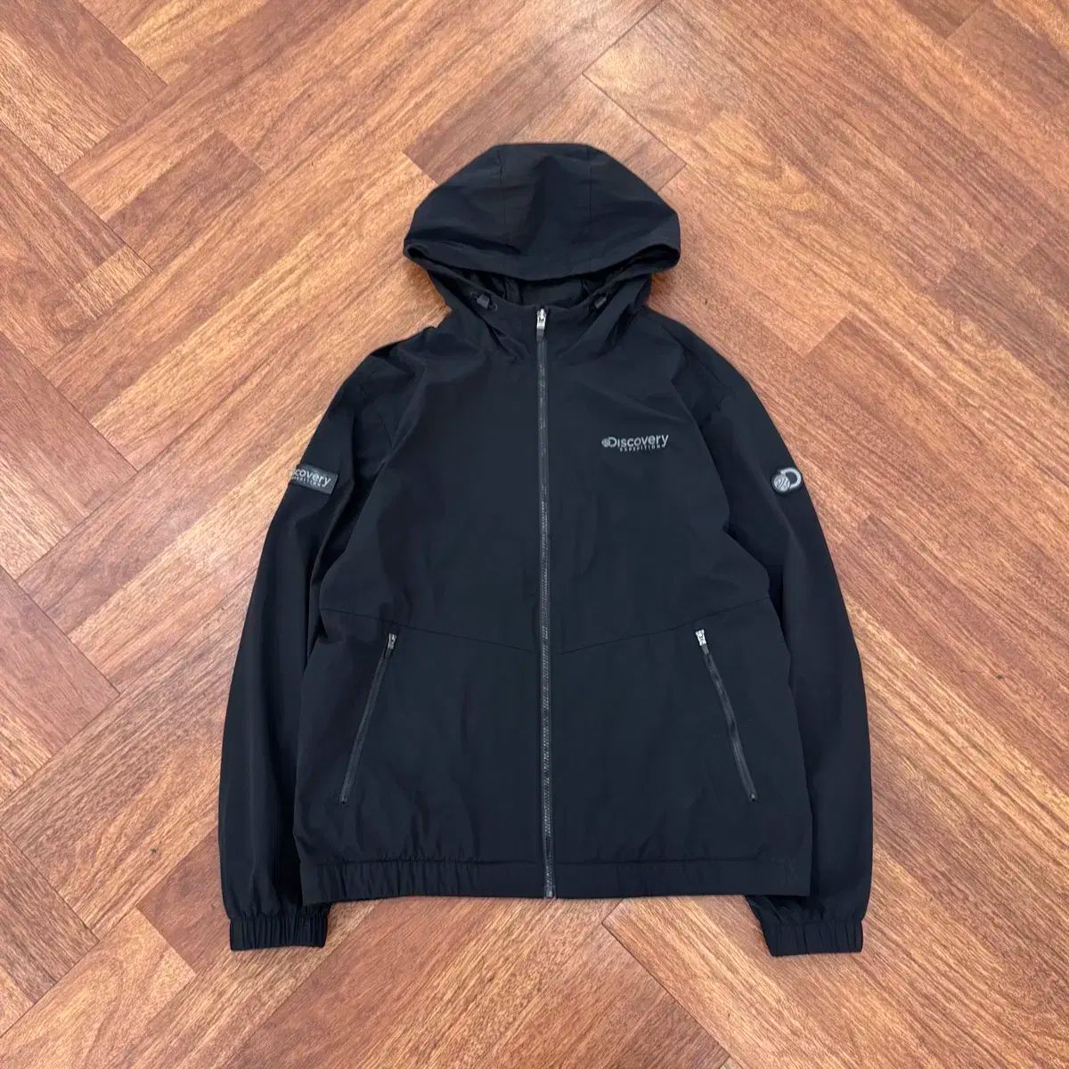 105 ディスカビリ 黒 ウインドブレーカー フード ジップアップ ジャケット