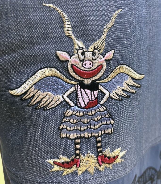 【美品】アルベロベロ　ぶたさん デニムパンツ　フリンジ刺繍　レディース 美品】アルベロベロぶたさん デニムパンツフリンジ刺繍レディース