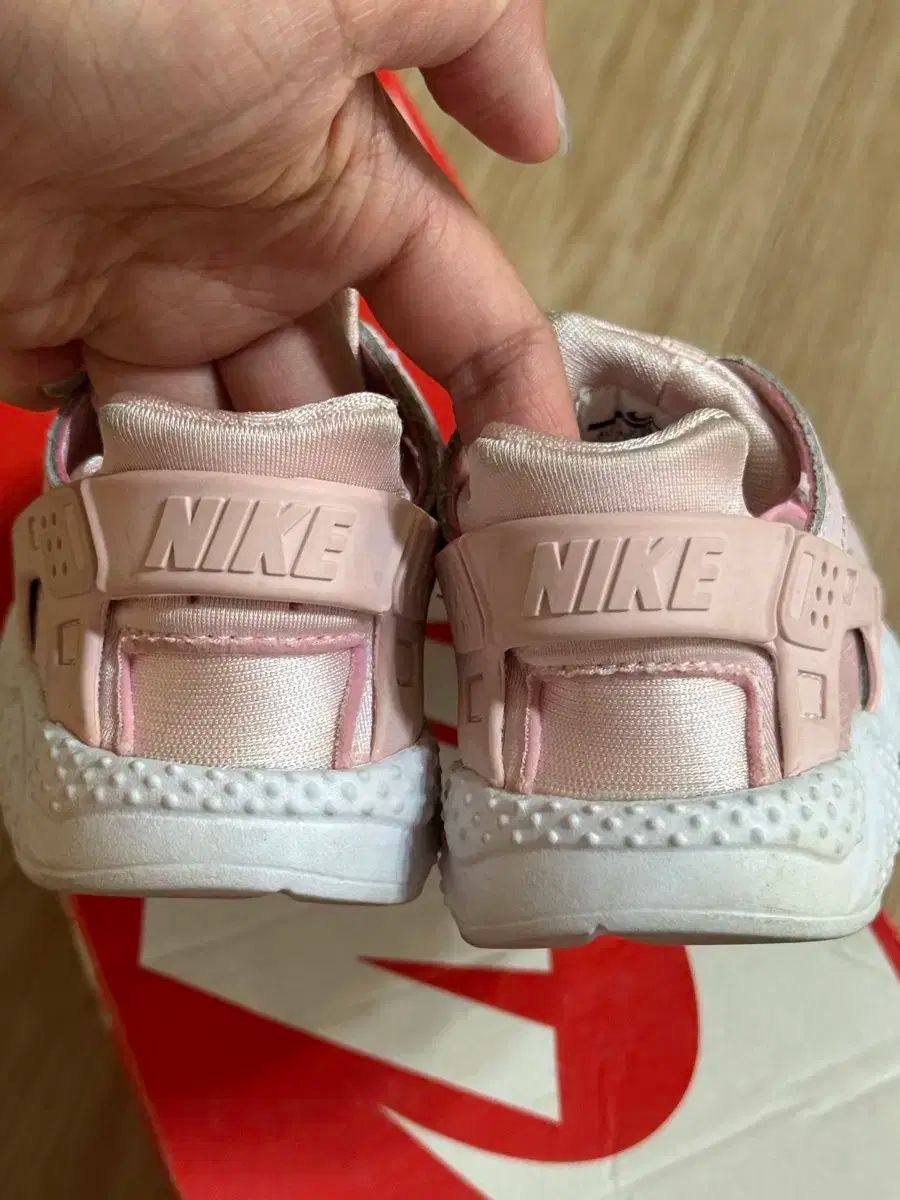 ナイキ NIKE キッズ アカデミー ジュニア スター 靴の価格比較ならビカム | ピンクスニーカーナイキの通販 スニーカー GX - 0 II ファントム FG&frasl;MG(ピンク