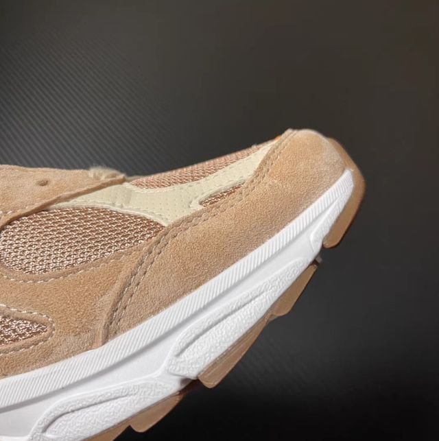海外2023年8月3日発売Size? x New Balance 990v3 Made in USA