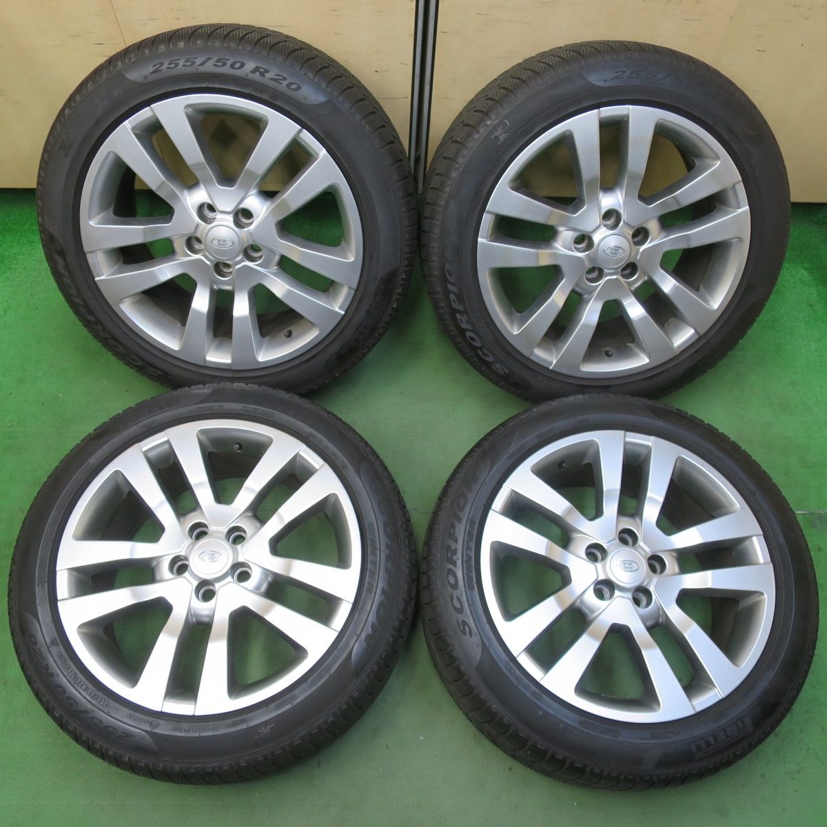 バリ溝 8.5分 ランドローバー ディスカバリー 純正 255|50R20 スタッドレス ピレリ スコーピオン ウインター 20インチ PCD120|5H 5101704イス