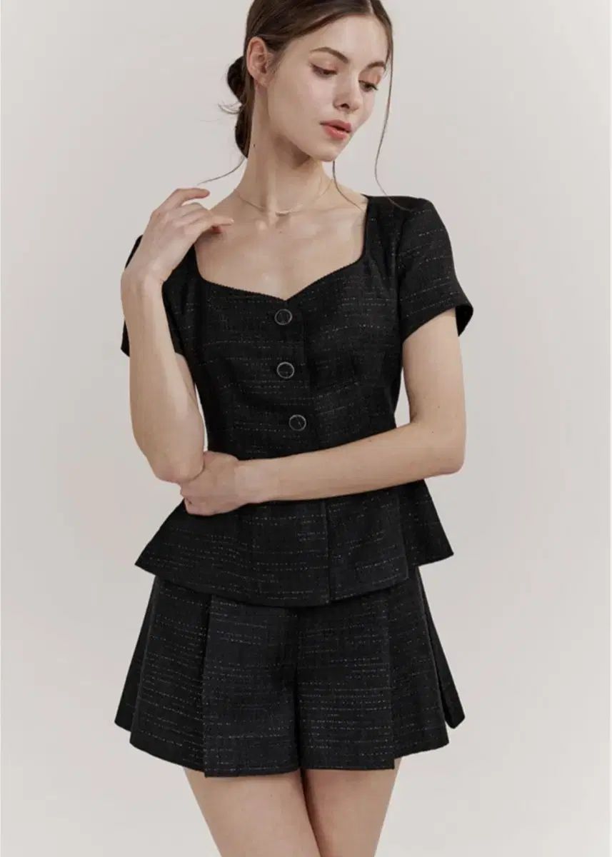 GRACE U グレースユー ビアンカ ツイード ショートパンツ アイボリー 黒 m DECORATOM_COM_BR