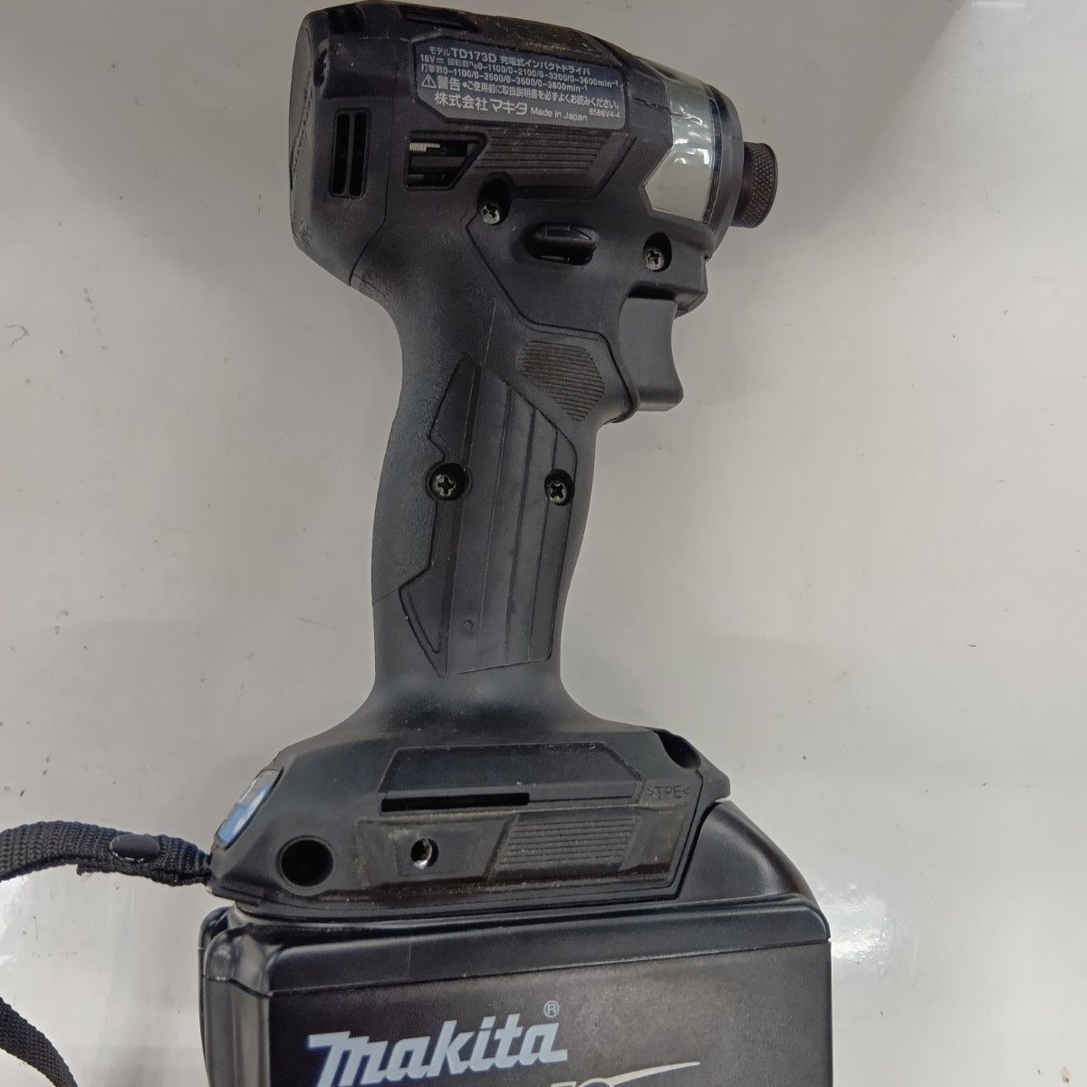 MAKITA マキタ TD173D ブラック 工具 締め付け工具 インパクトドライバ 程度B 充電器 充電池2個 ケース付 コードレス式 18v