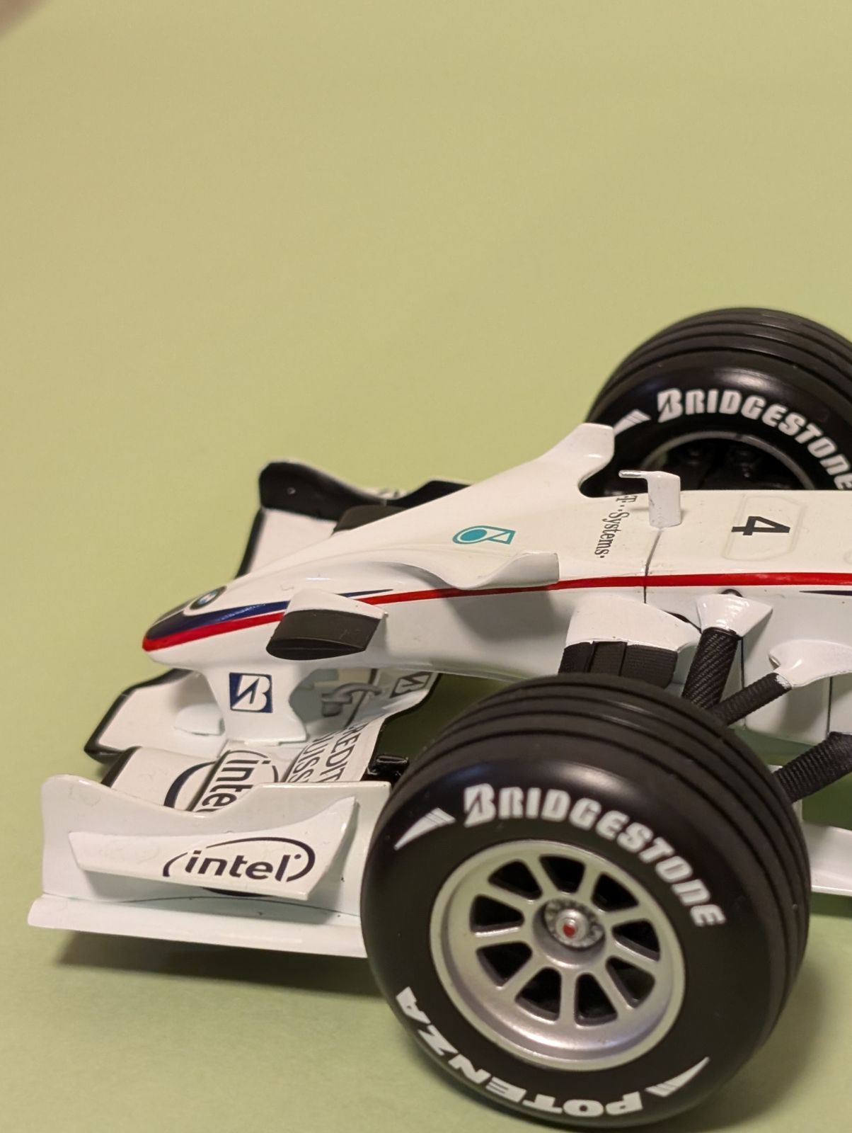 1/18 ミニチャンプス　BMWザウバーF1.08 Model car BMW Sauber F1.08 Heidfeld 2008 Minichamps