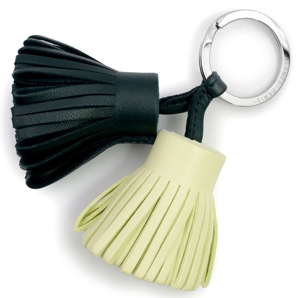 HERMES エルメス　キーホルダー　カルメン　黄緑　 チャーム　u刻印 HERMES エルメス キーホルダー カルメン 黄緑 チャーム u刻印