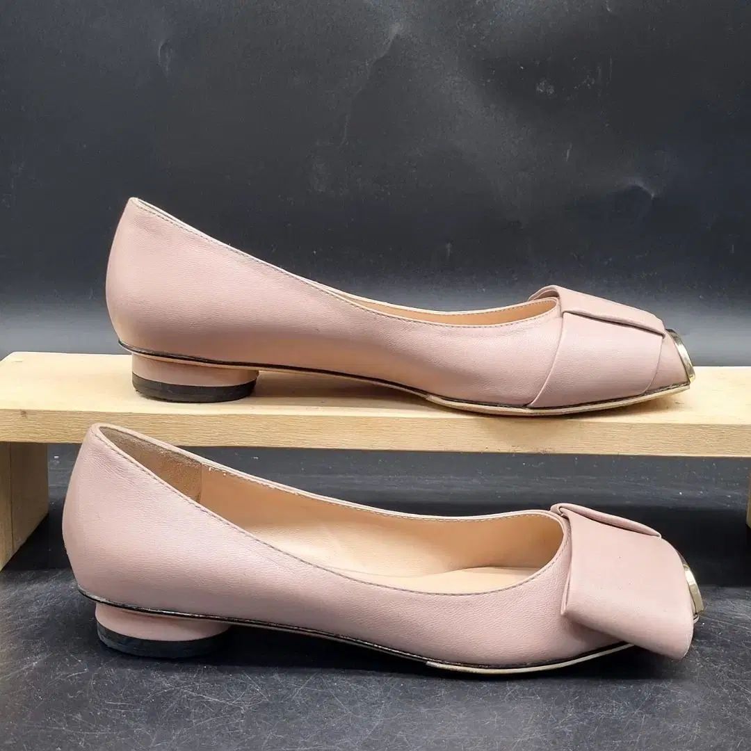 VALENTINO(ヴァレンティノ) 女性用フラットシューズ 38 245