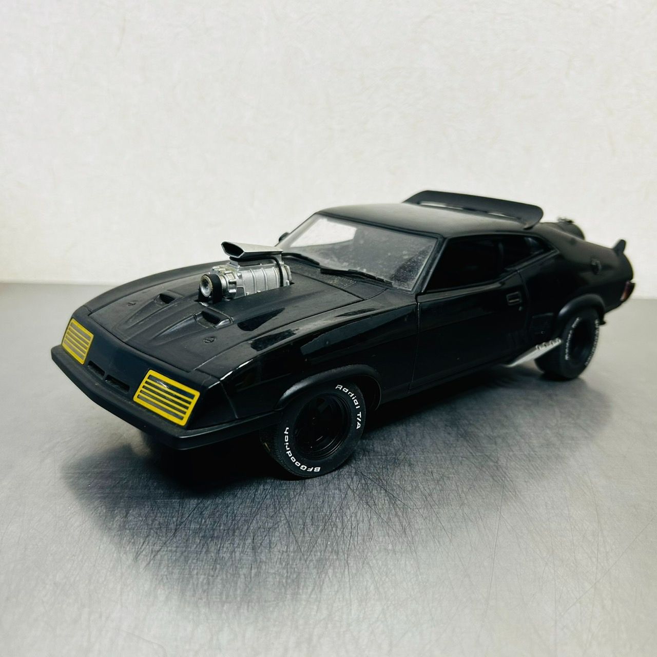 AUTOart 1/18 マッドマックス 2 インターセプター 車 ミニカー