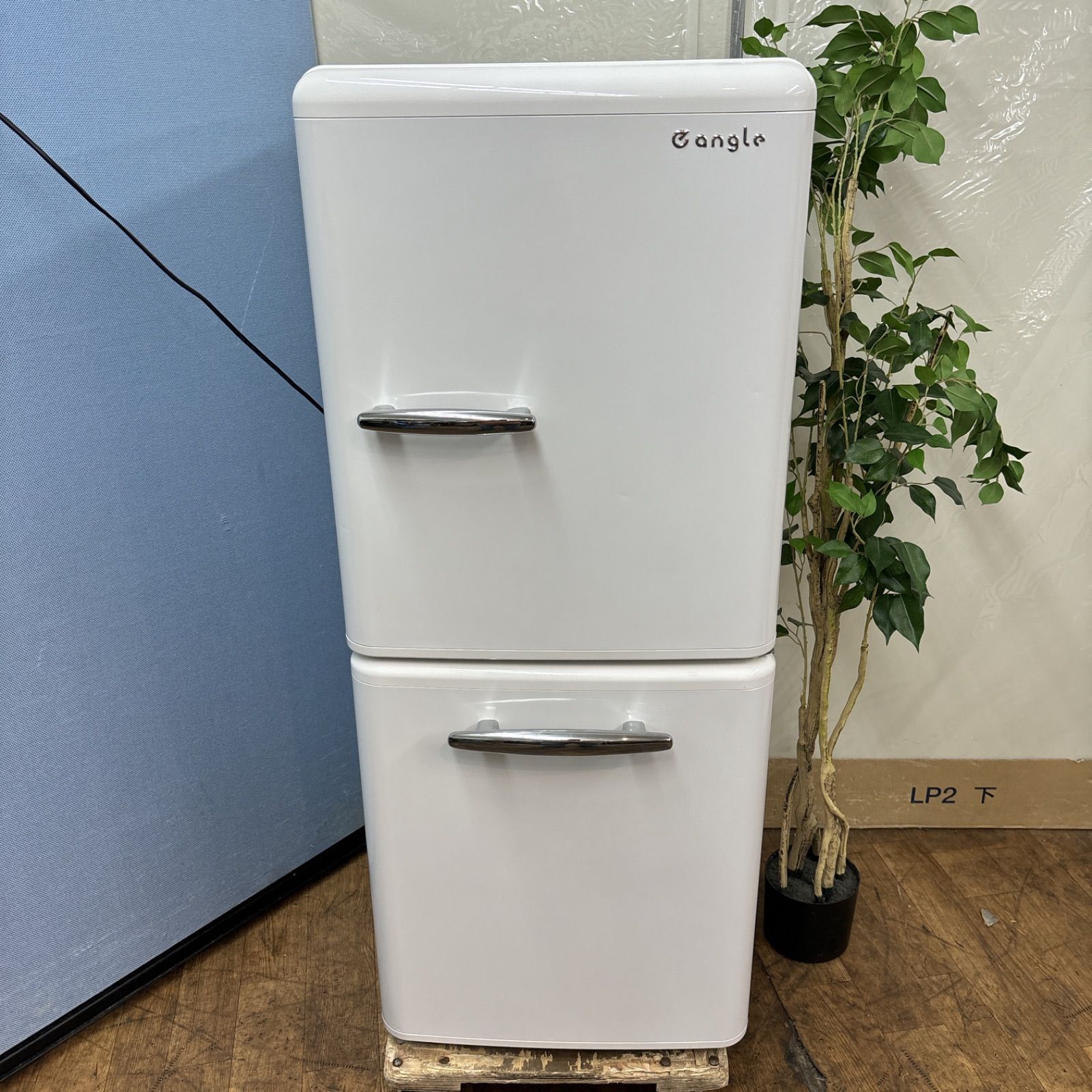 I308 ? 人気のレトロデザイン♪ e angle 冷蔵庫 (149L) ⭐ 動作確認済 