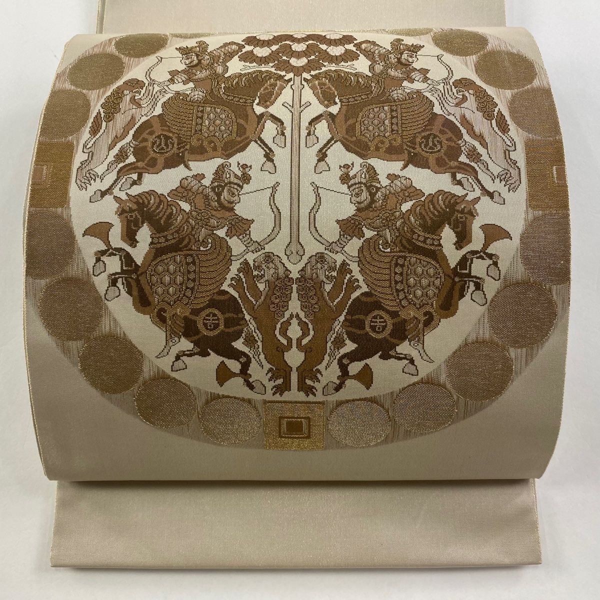 袋帯 美品 逸品 人間国宝 北村武資 落款 狩猟文 金糸 薄茶色 六