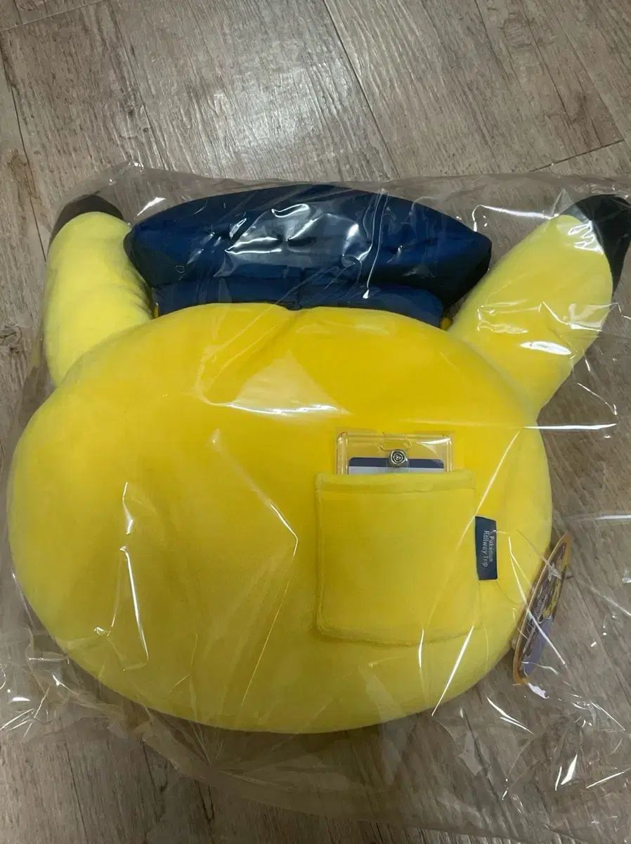釜山ポケモン 韓国メタモン ステーションマネージャー ピカチュウ クッション 韓国限定】【追跡あり】駅員ピカチュウ 釜山 鉄道 クッション