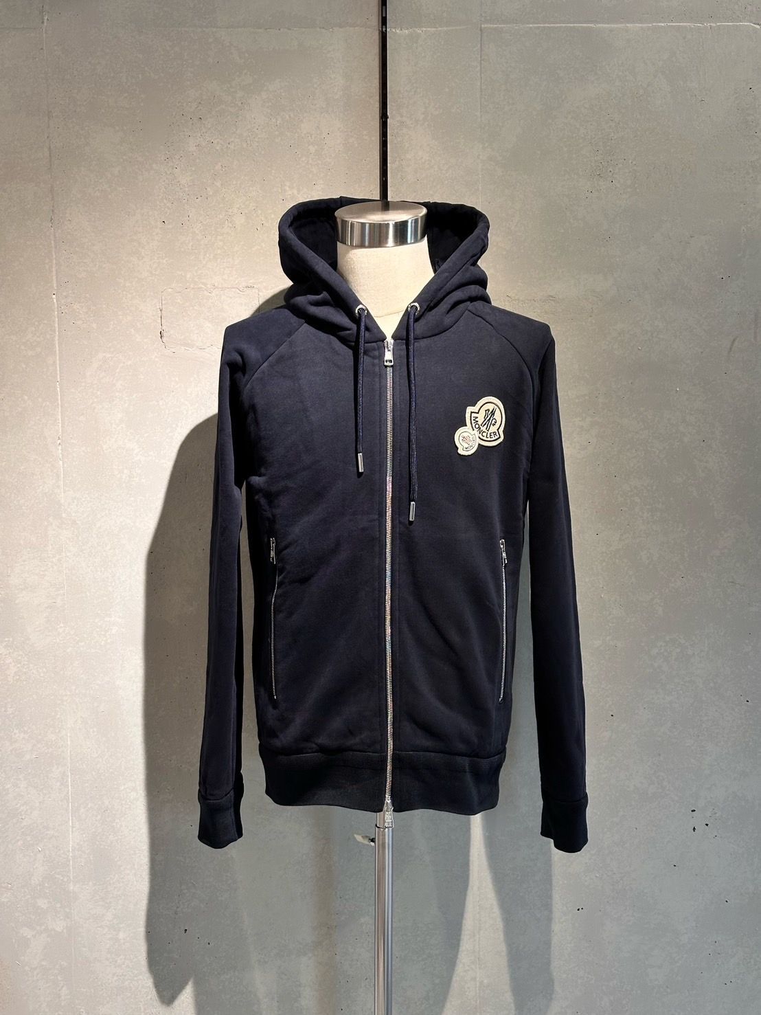 MONCLER ダブルワッペンジップパーカー ネイビー - メルカリ