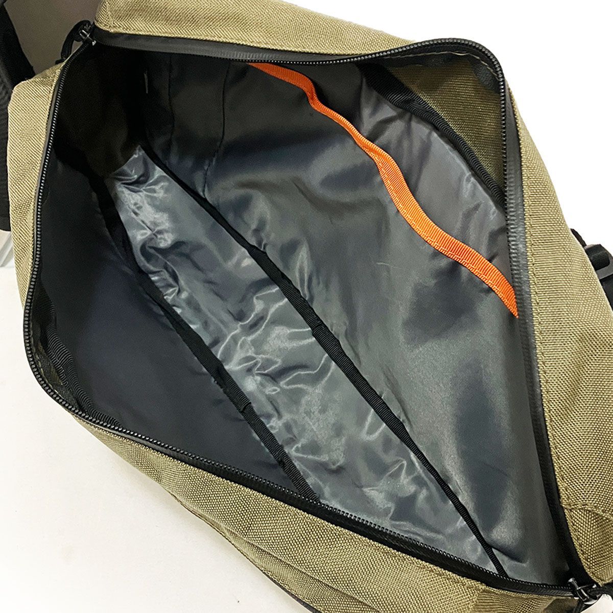 クローム カデット スリングバッグ ライトブラウン CHROME KADET SLING