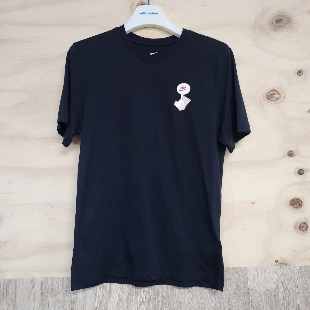 68 ） Nike(ナイキ） NIKE Nsw 靴箱 カートゥーン プリント 半袖