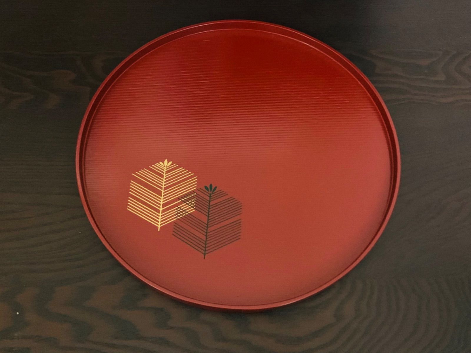 飾盆（尺一）桜に富士　沈金　輪島塗 金　赤富士山と桜のお盆　直径33.5cm 飾盆（尺一）桜に富士 沈金 輪島塗 金 赤富士山と桜のお盆 直径