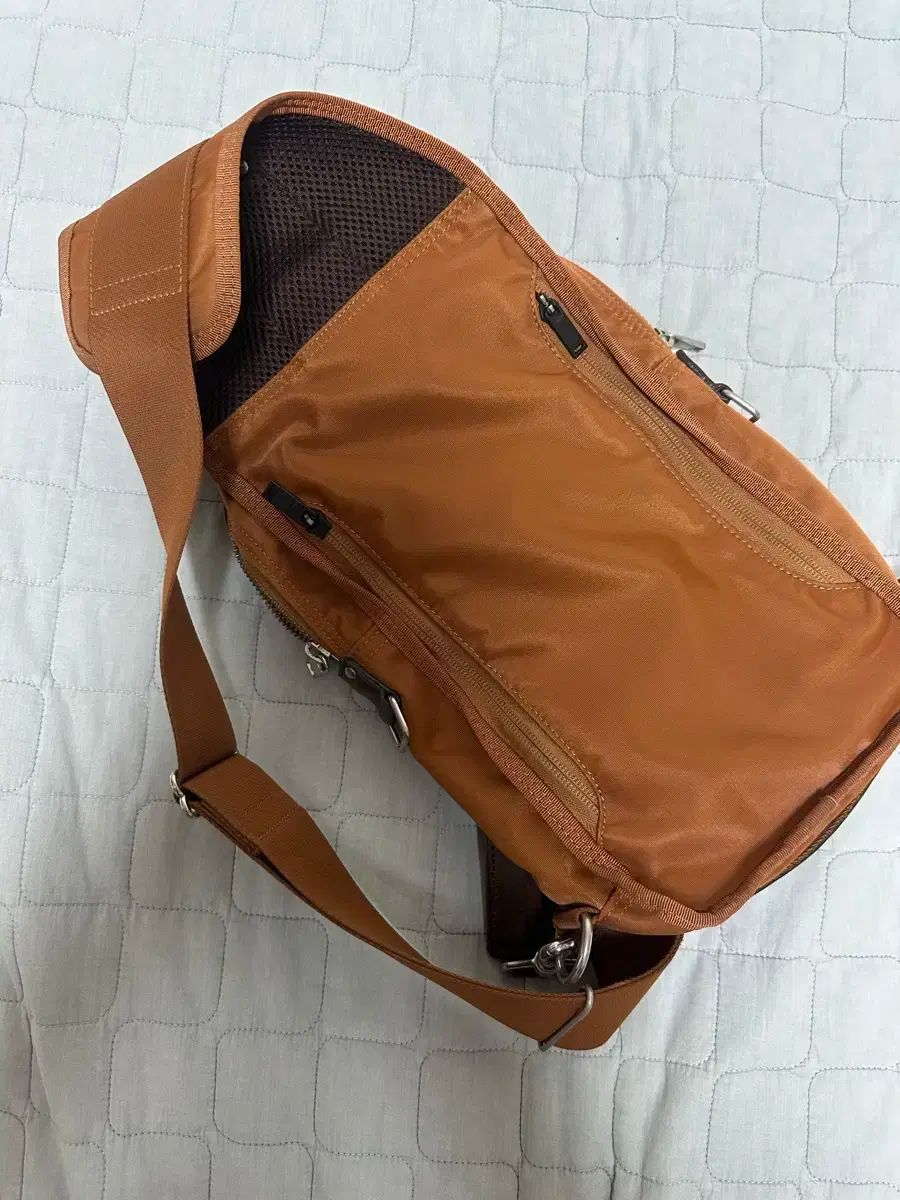 ショルダー スリングバッグ