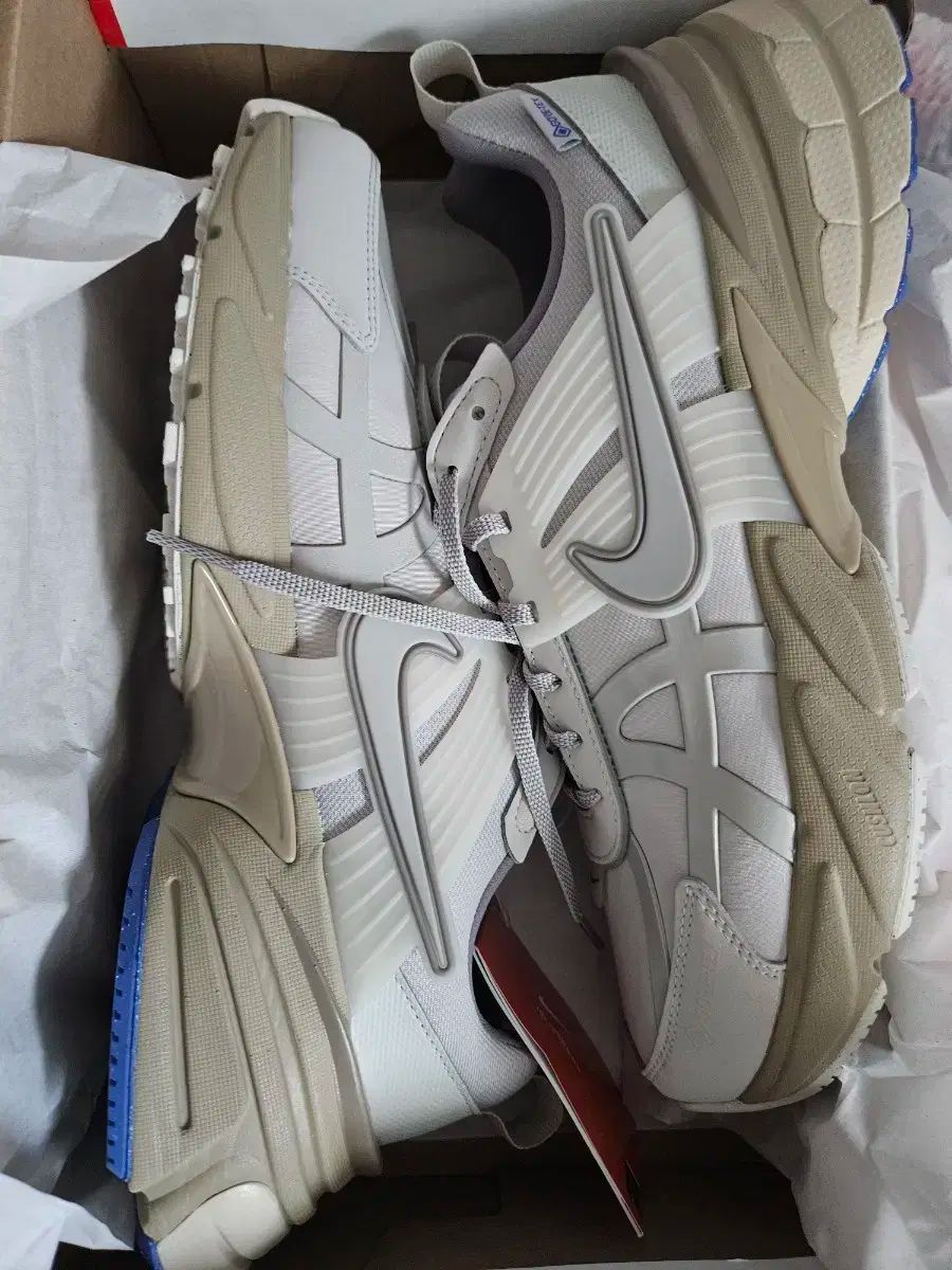 265W NIKE V2K RUN GORE-TEX ライト アイアン オア ライト ボーン