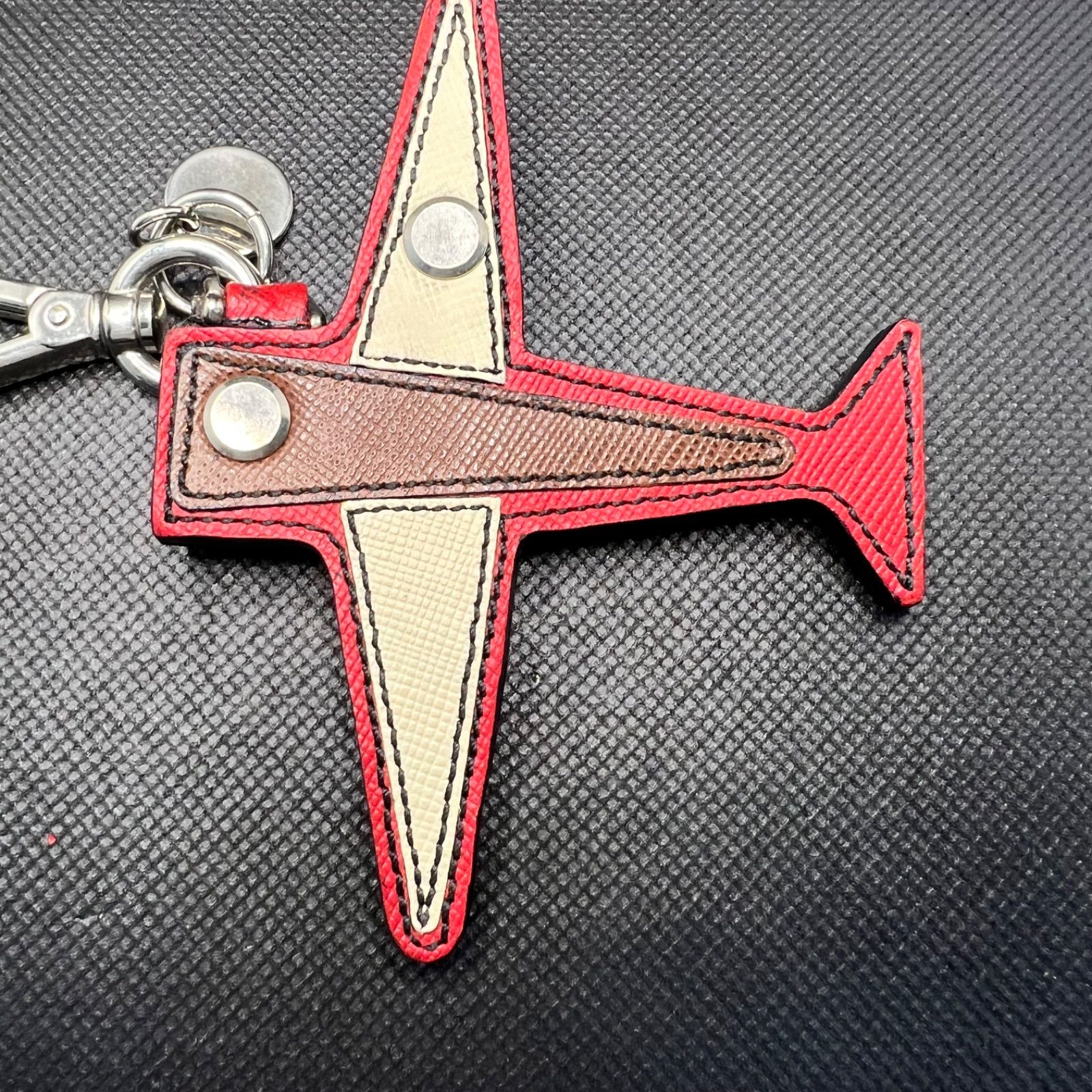 PRADAチャーム飛行機 楽天市場】【新品未使用品】PRADA プラダ 飛行機 サフィアーノ