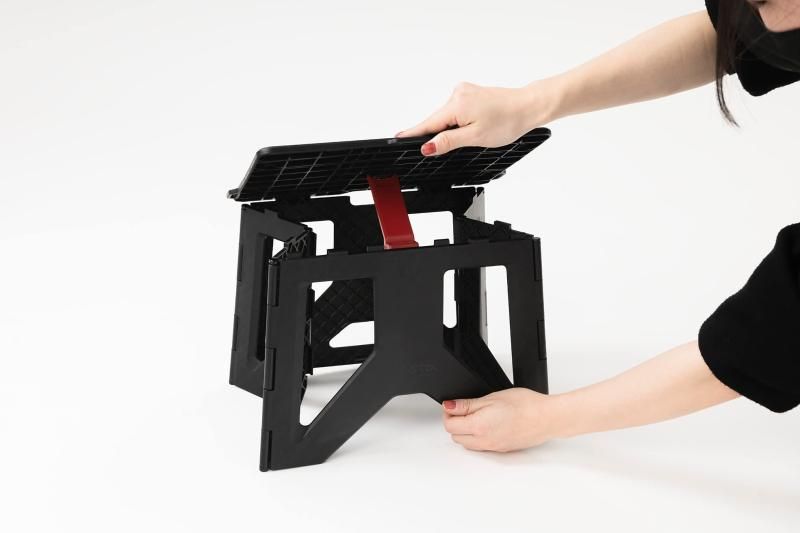 カーボン樹脂製コンパクト踏台