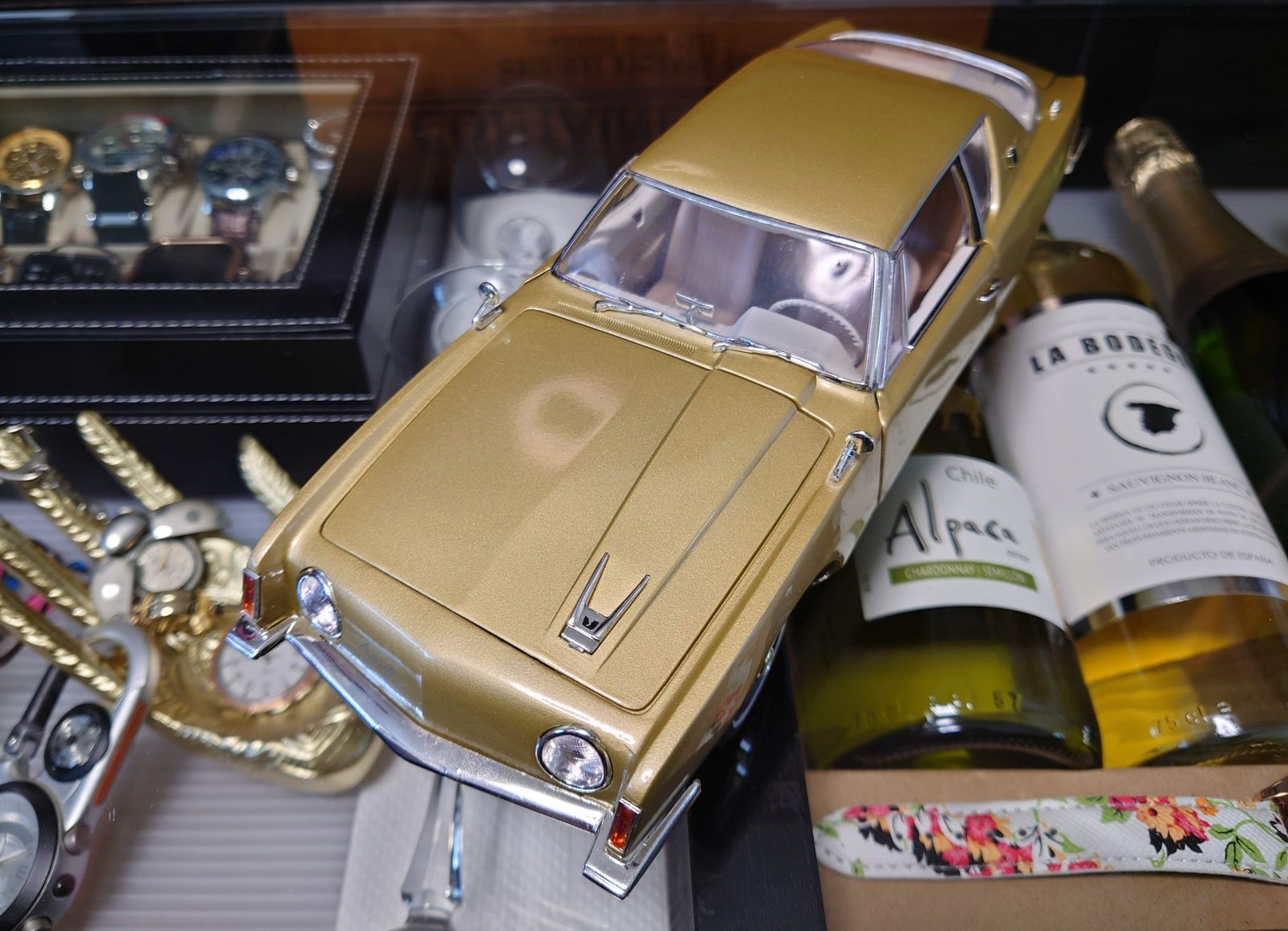 1/18 スチュードベーカー・アヴァンティ 1963 Avanti ゴールド