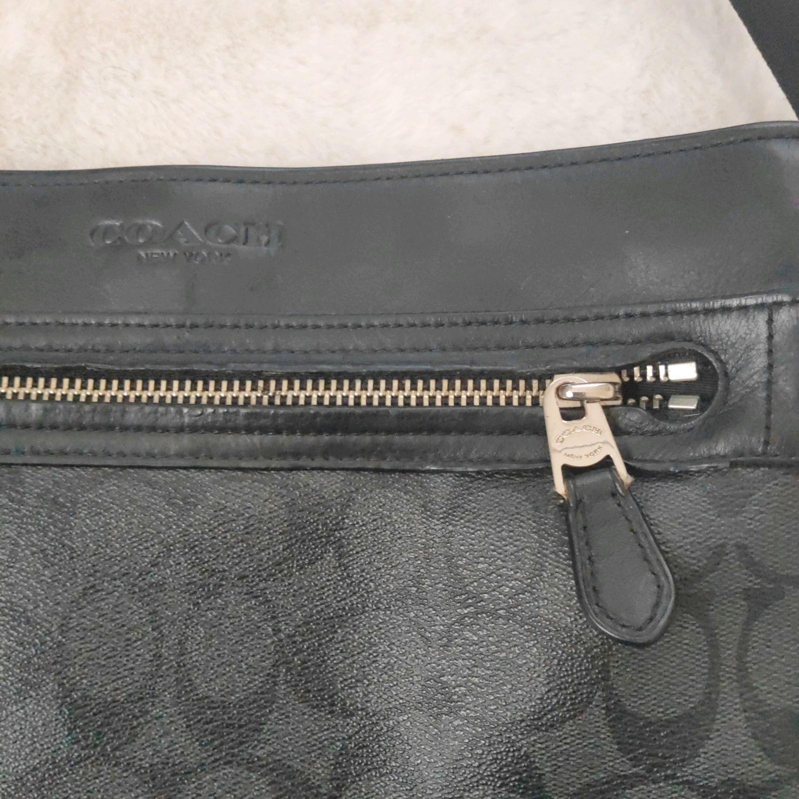 コーチ ショルダーバッグ 黒 シグネチャー メンズ 斜め掛け PVC コーチ ショルダーバッグ COACH 黒 シグネチャー メンズ 斜め