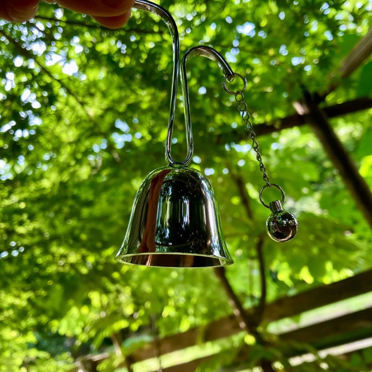 お洒落な呼び鈴 ディナーベル 優しく澄んだ音色 会計や受付に置いて清々しくお洒落感アップ 真鍮製クロームメッキ仕上げ 国産品