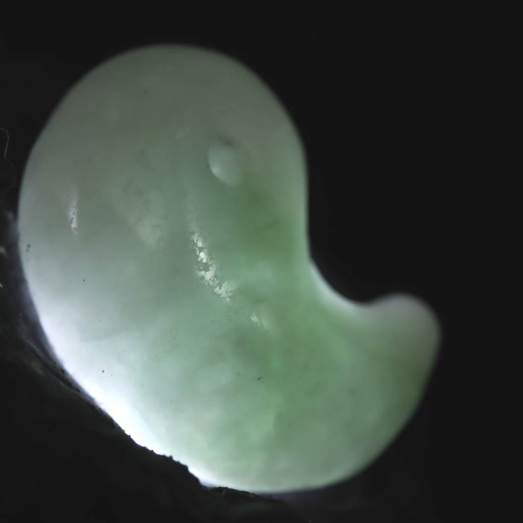 糸魚川翡翠 ヒスイ 小滝産 薄緑 20mm勾玉 ディレクトリカード付 5.33g