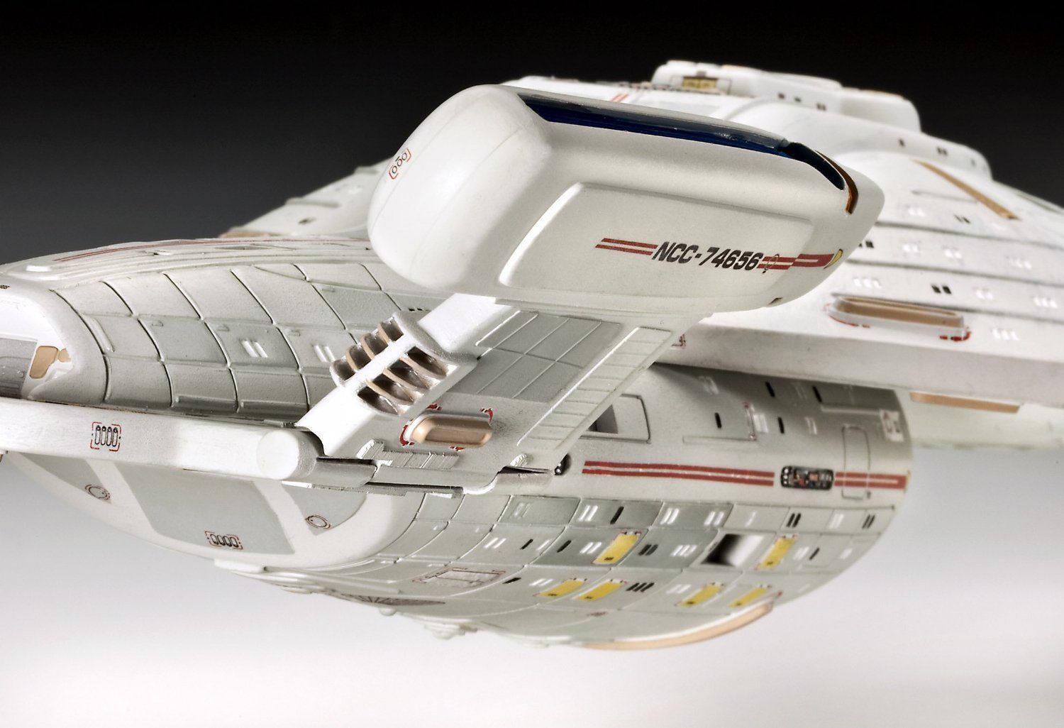 ドイツレベル スタートレック 1/670 NCC-74656 U.S.S ヴォイジャー