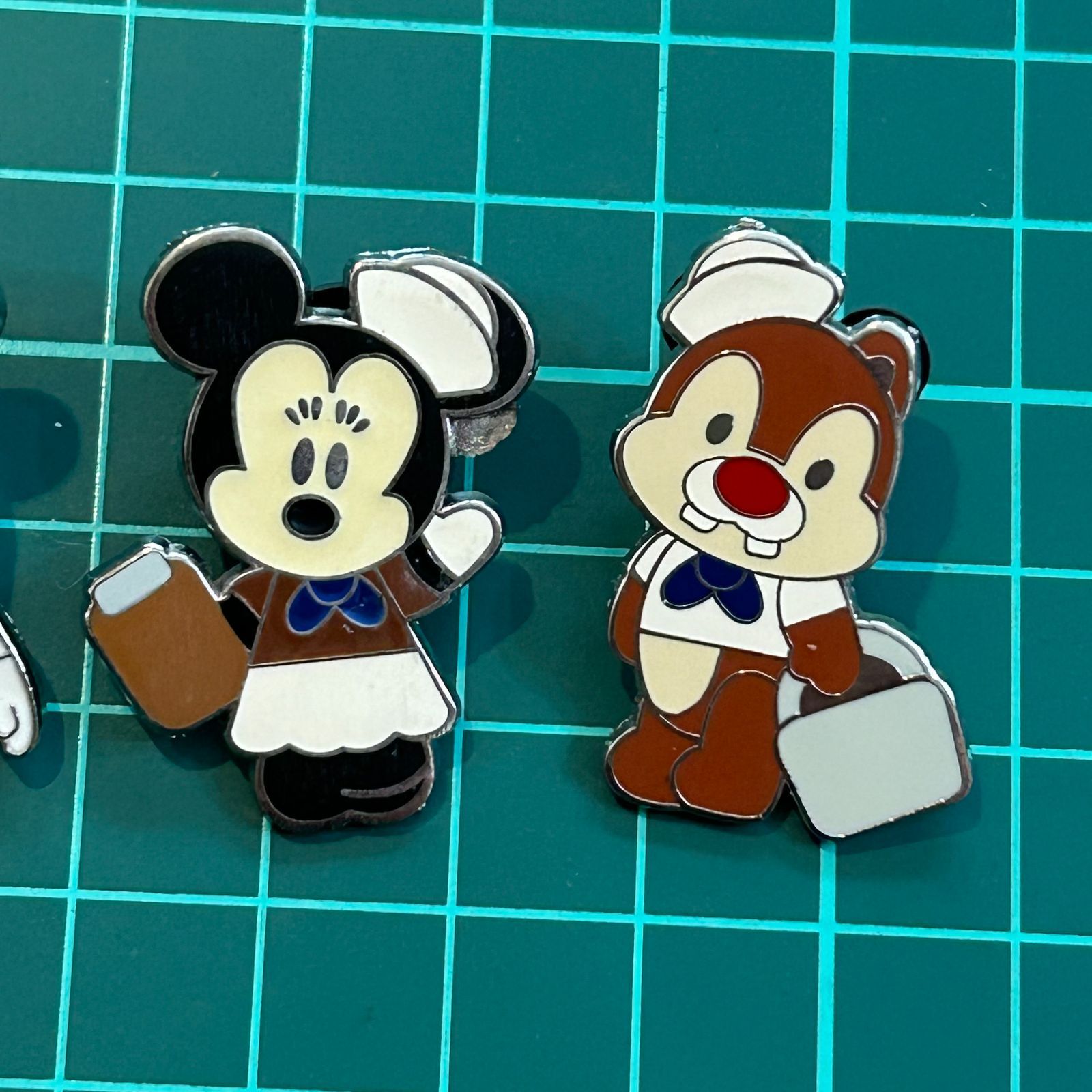 ディズニーピンバッジ 3個 まとめセット！2008 ミニーマウス クルーズ