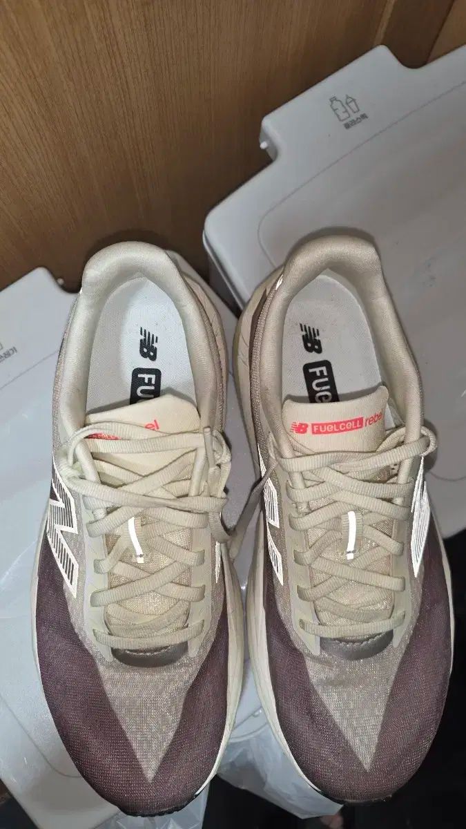 ニューバランス FuelCell Rebel v5 スニーカー 260mm 2E
