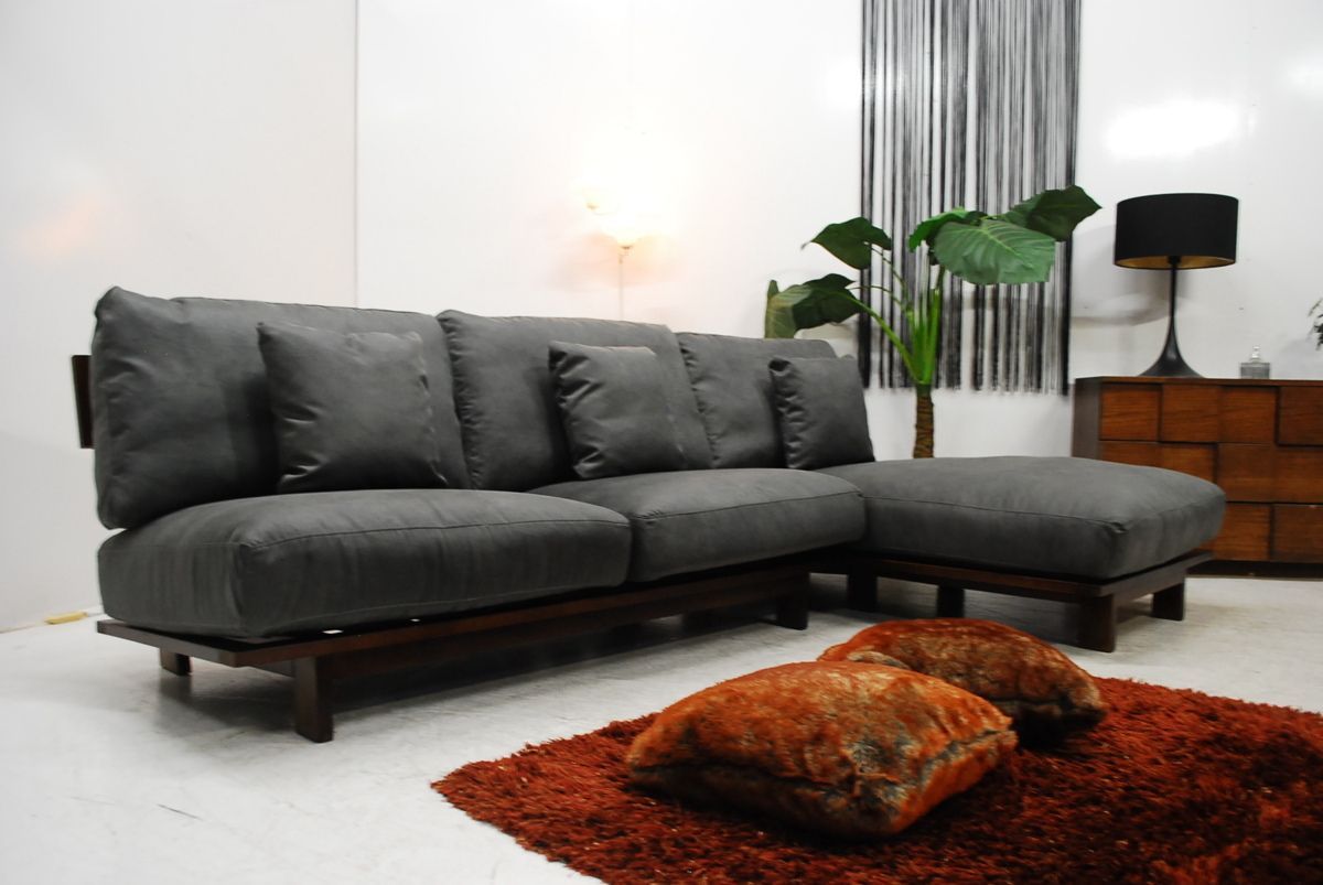 羽毛フェザー入り 重圧感のある佇まい