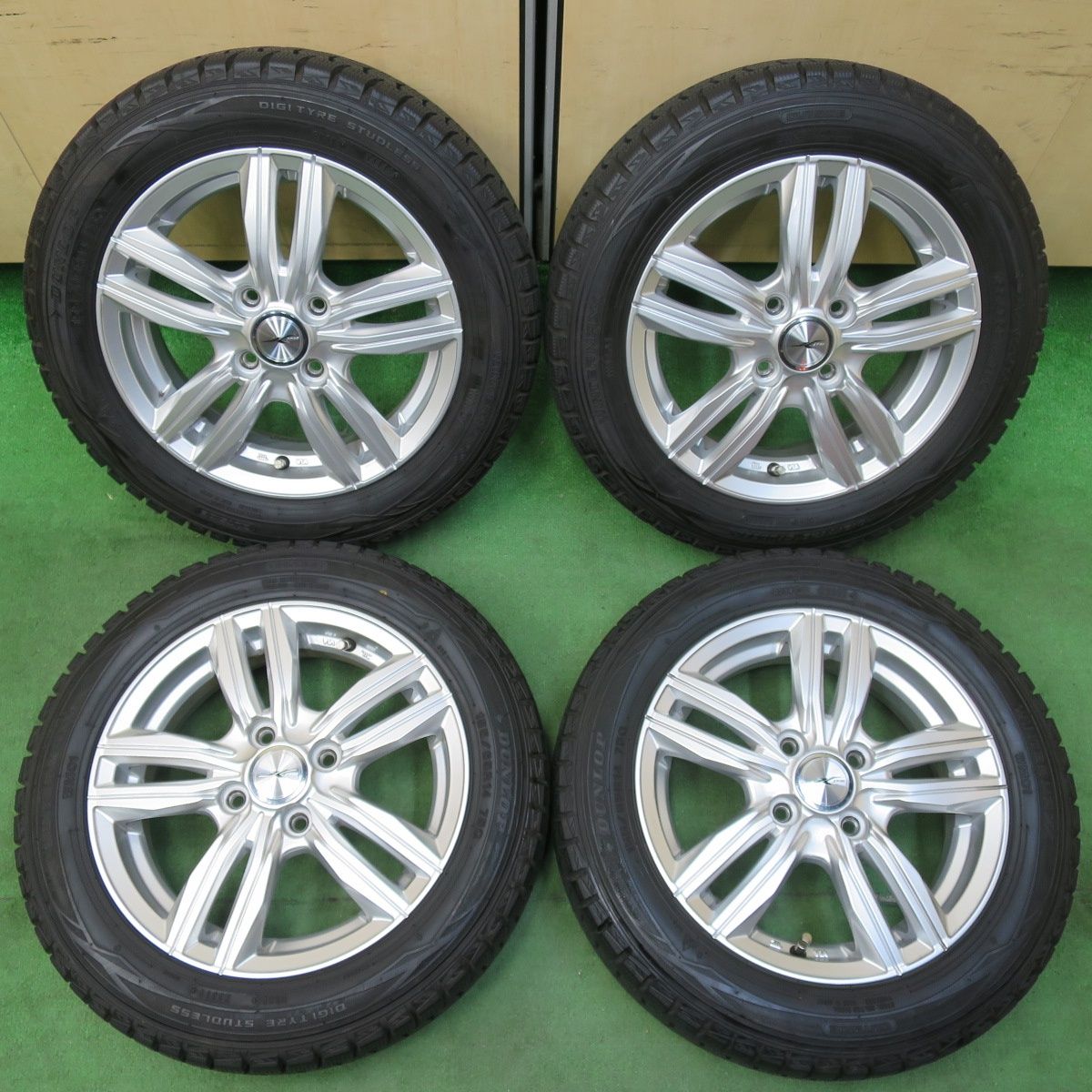 [送料無料] バリ溝！キレイ！9.5分スタッドレス 155/65R14 ダンロップ ウインターマックス WM01 JOKER ジョーカー 14インチ PCD100/4H4121002イス