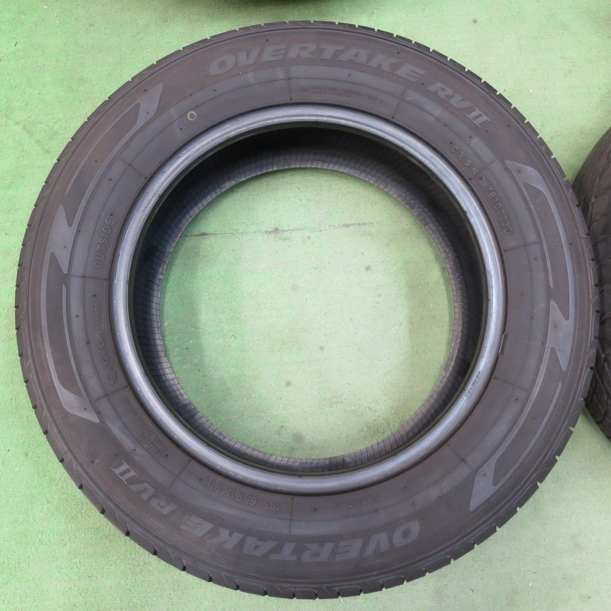 バリ溝！23年！9.5分☆195/65R15 オーバーテイク RV2 トーヨー製