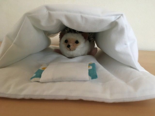 ハリネズミ 布団 おふとんねる 寝袋 タラちゃん 水色 ちょうちょ 花