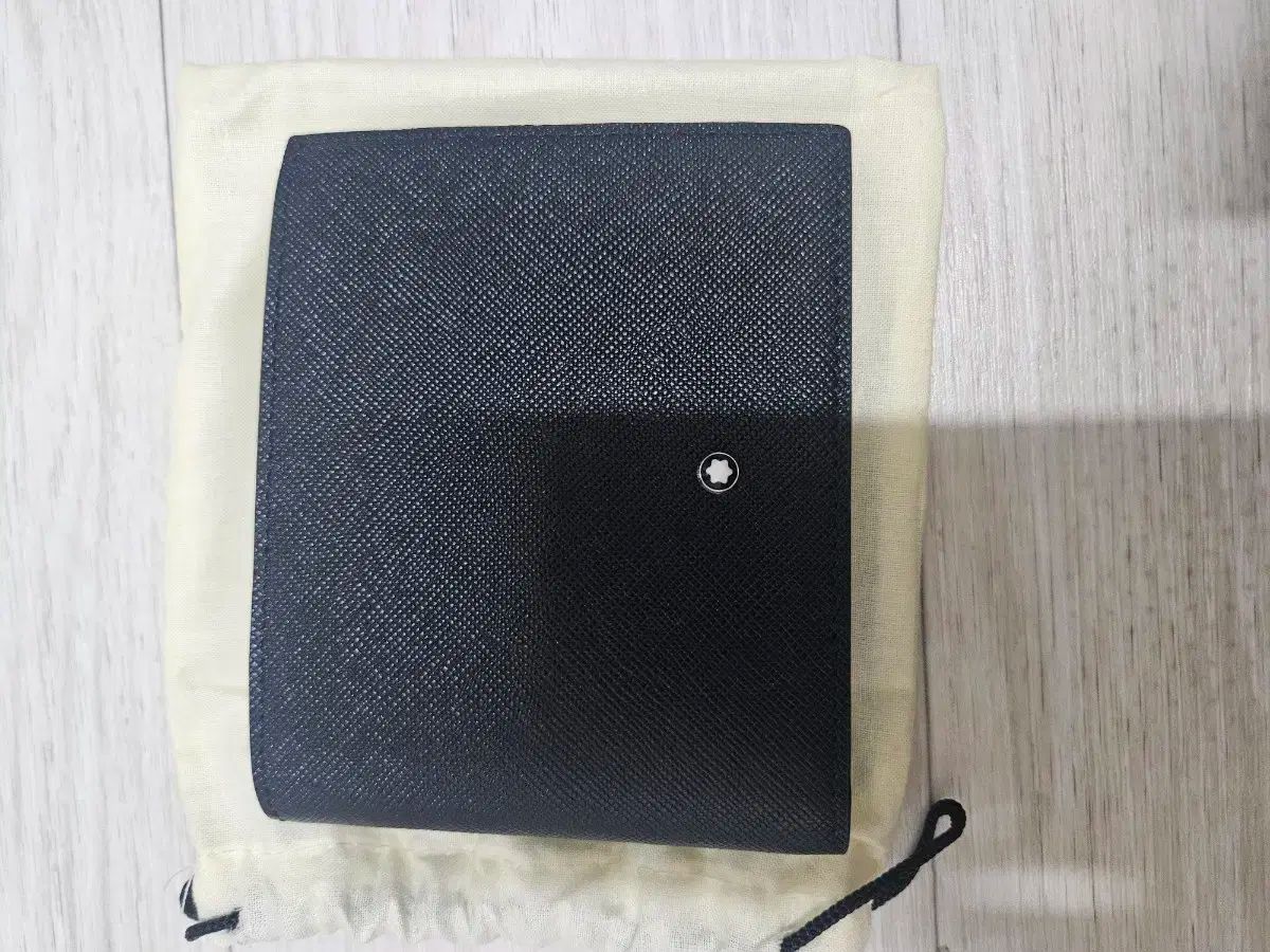 Montblanc(モンブラン) サルトリアル 二つ折り財布 新品 ストア