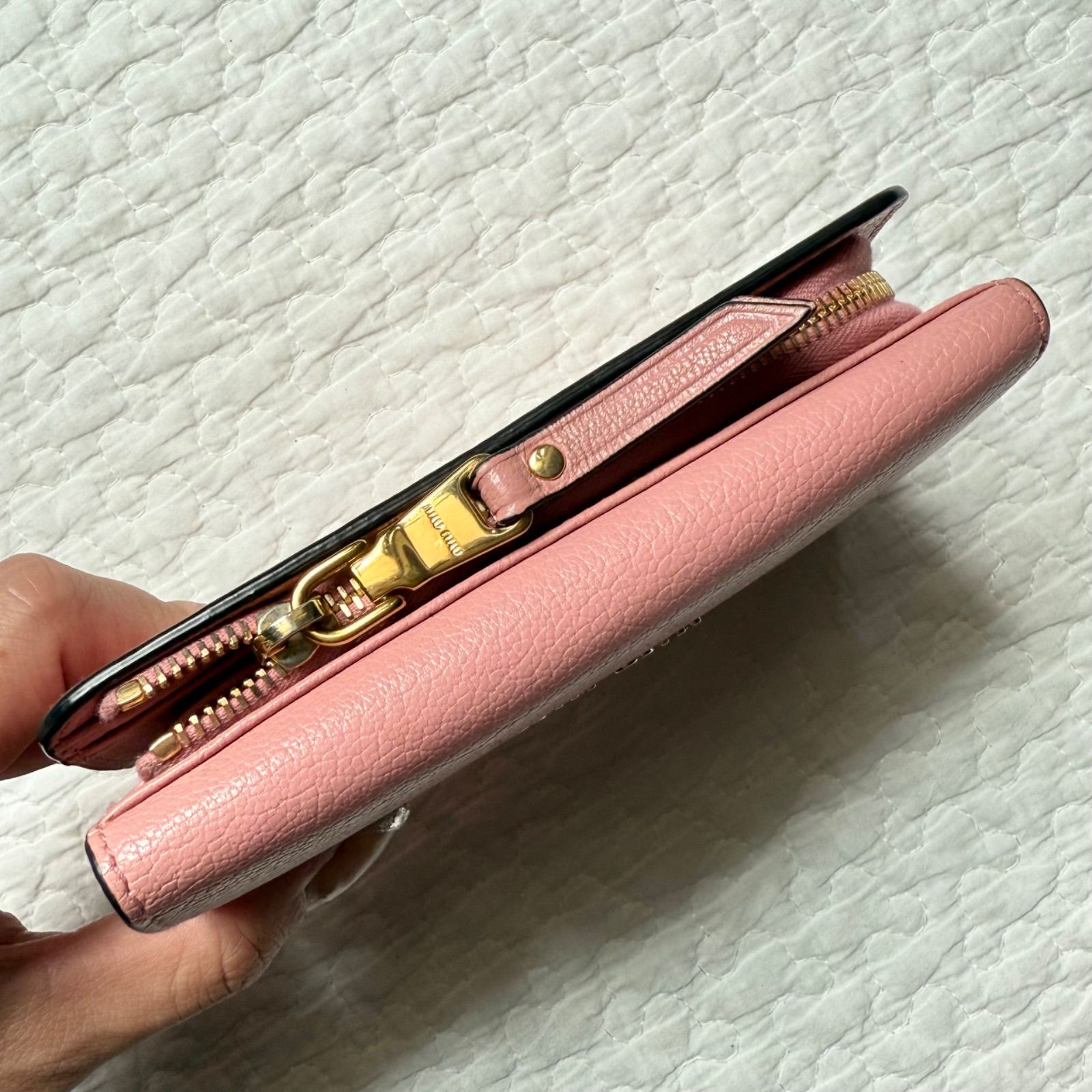 MIUMIU 長財布 ラウンドファスナー　レザー　ブランド金具　ブルー ミュウミュウ ラウンドファスナー長財布 レディース MIUMIU