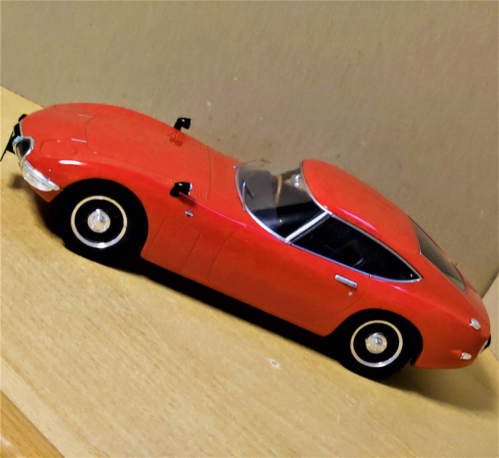 1/18 トヨタ2000GT レッド ダイキャスト製ミニカー TOYOTA