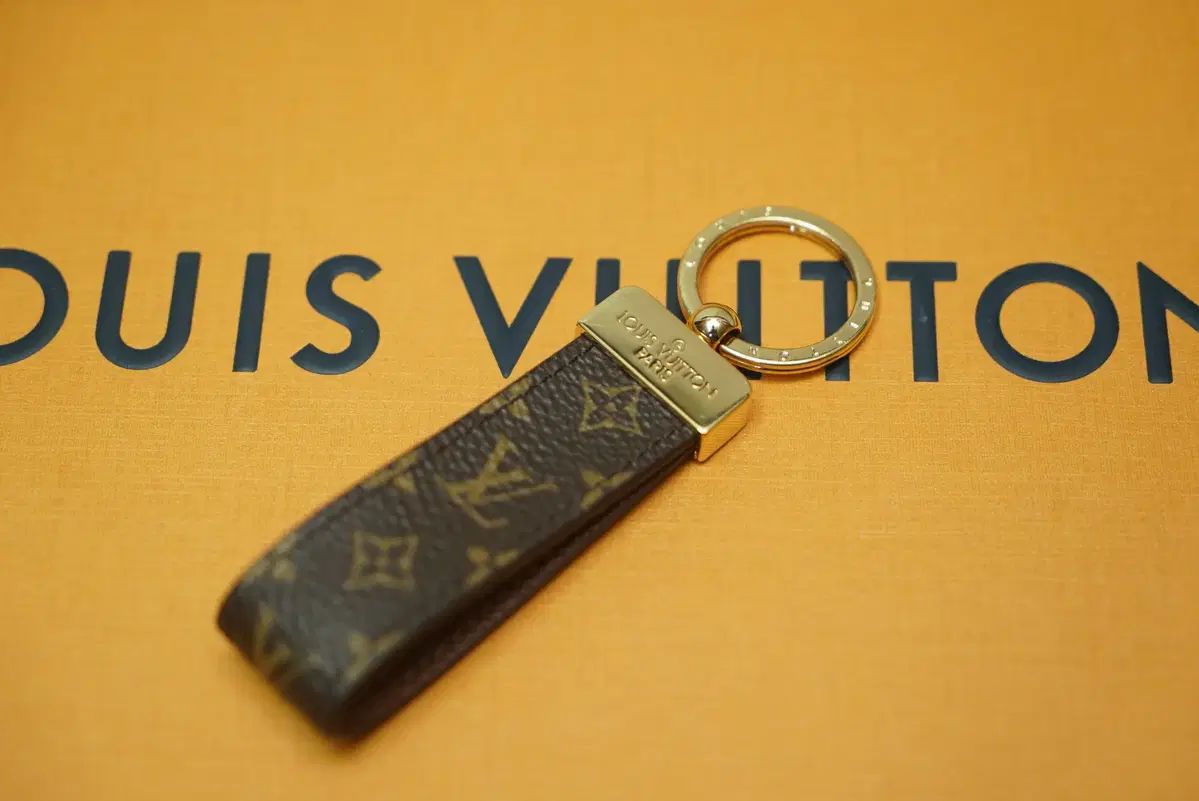 Louis Vuitton ルイヴィトン ドラゴンヌ キー ホルダー m65221