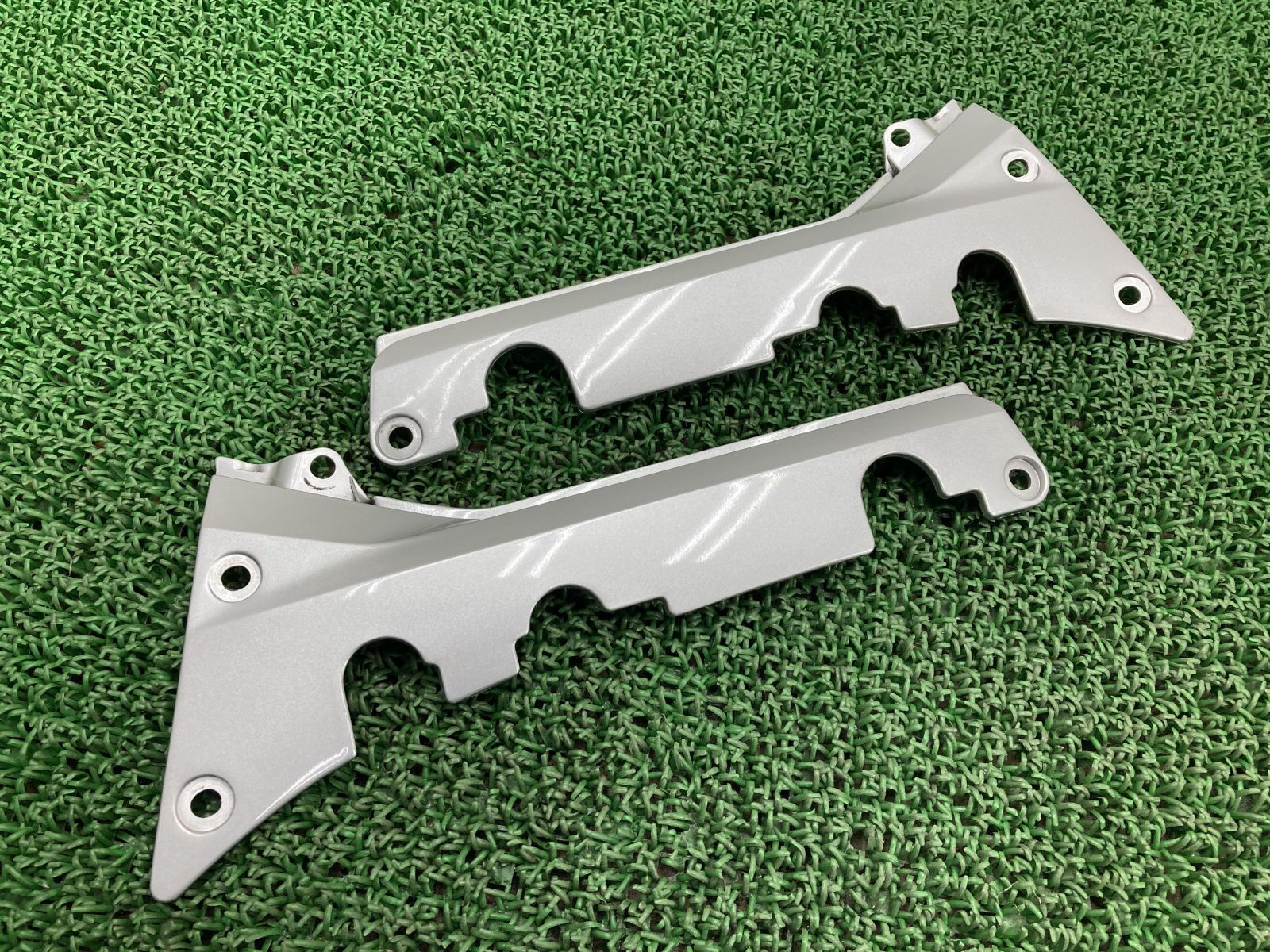 GL1800 サイドカバー 左右 銀 MCA ホンダ 純正 中古 バイク 部品 SC47 SC68 ゴールドウイング タンデムステップカバー コンディション良好