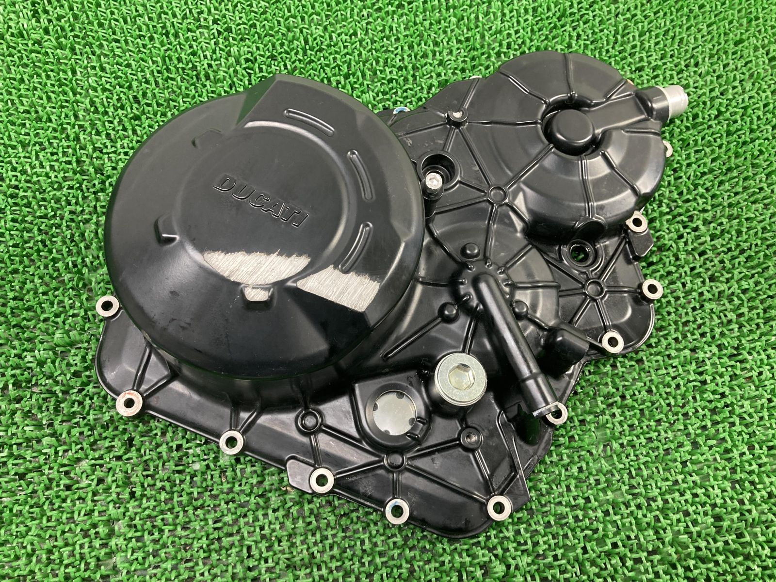 ストリートファイターV4 エンジンカバー 243.3.431.1B ドゥカティ 純正 中古 STREETFIGHTER クランクケース クラッチカバー 修復素材に