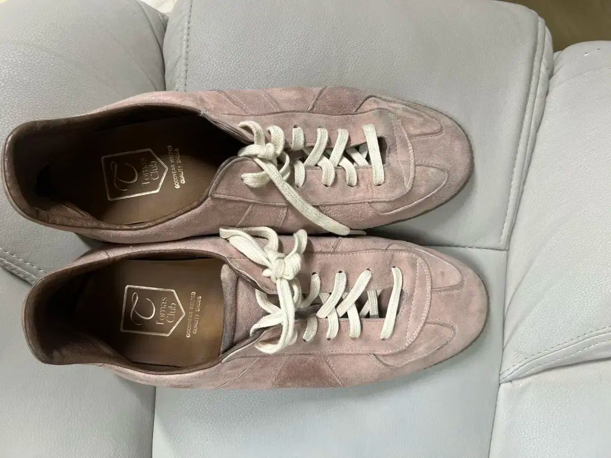 ピンク スウェード スニーカー 270