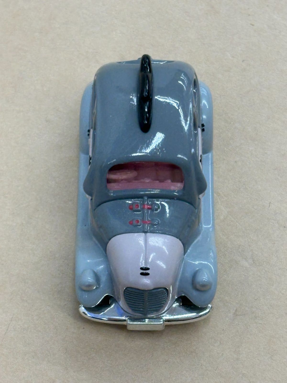 トミカ くまのプーさん イーヨーのクラシックカー ディズニービークル